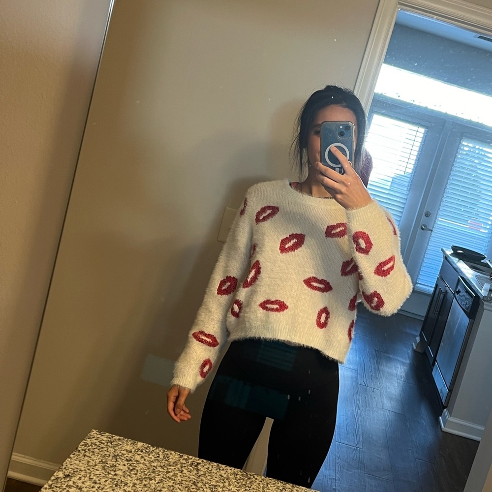 Francesca’s kiss sweater size small.